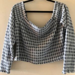 Cute long sleeve ribbed off the shoulder crop!